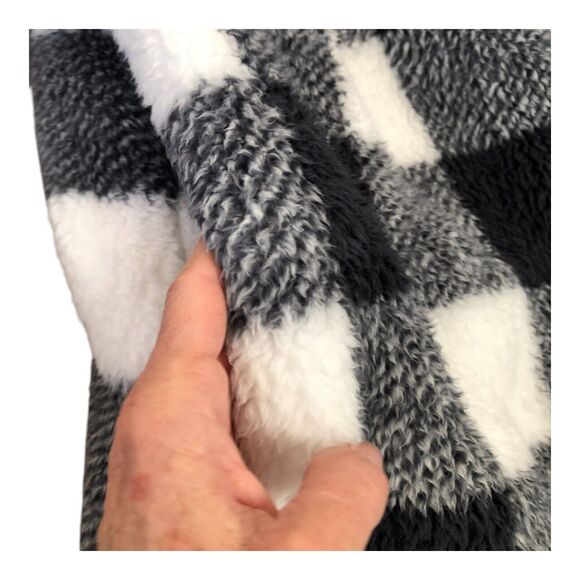 Steve Madden Women's Fuzzy Cozy Super Soft Black and White Plaid‎ Coat Jacket 3x - Picture 3 of 13